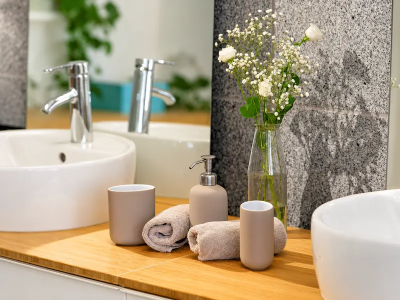 Modernes Badezimmer mit Regendusche