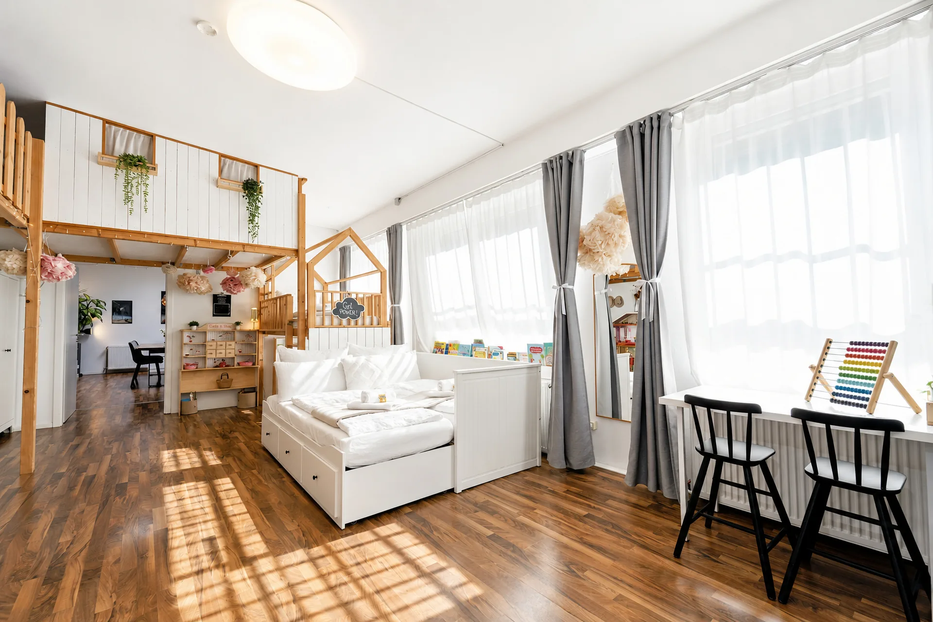 Schlafbereich im Kinderzimmer mit Hochbett – Bettbereich