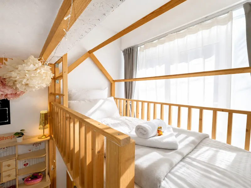 Schlafbereich im Kinderzimmer mit Hochbett – Hochbett