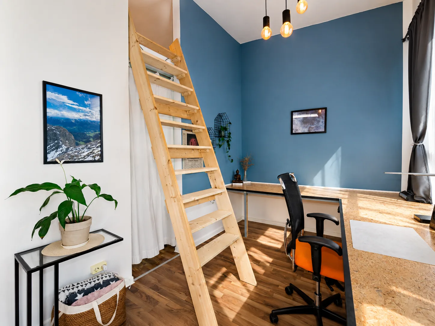 Zweites Schlafzimmer mit Queensize-Doppelbett